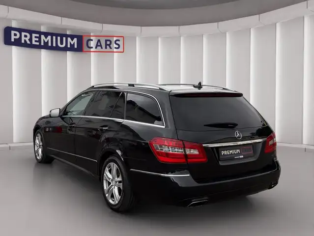 Mercedes-Benz E view 3