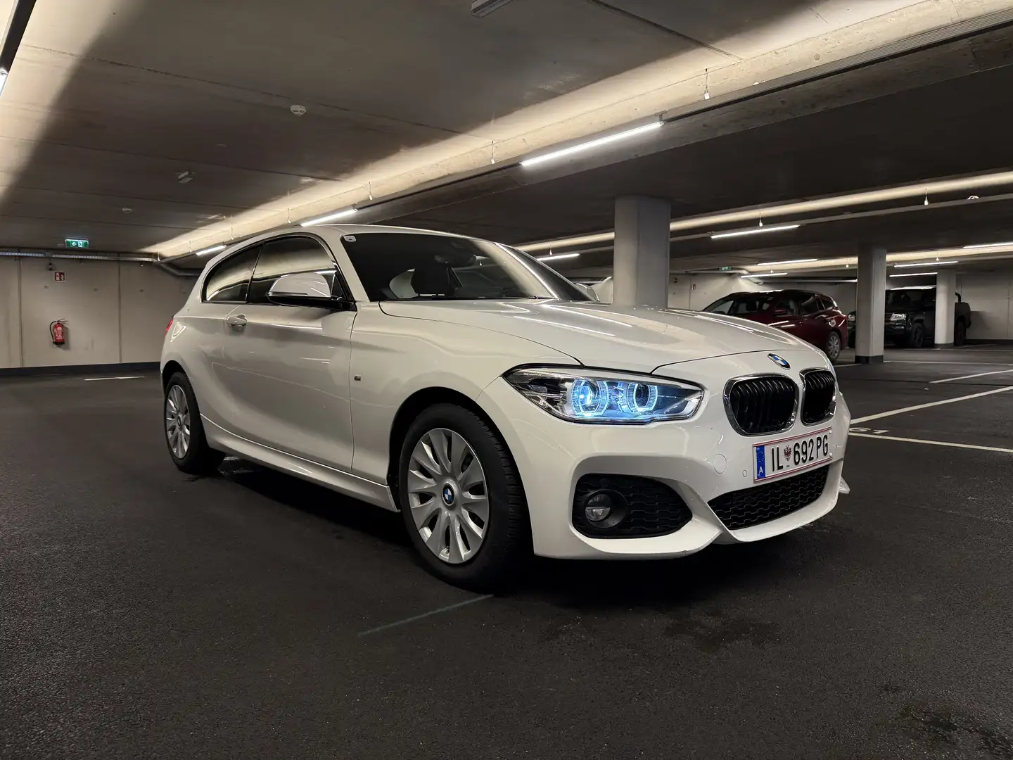 BMW 120 120d xDrive Österreich-Paket Aut. Weiß - 1