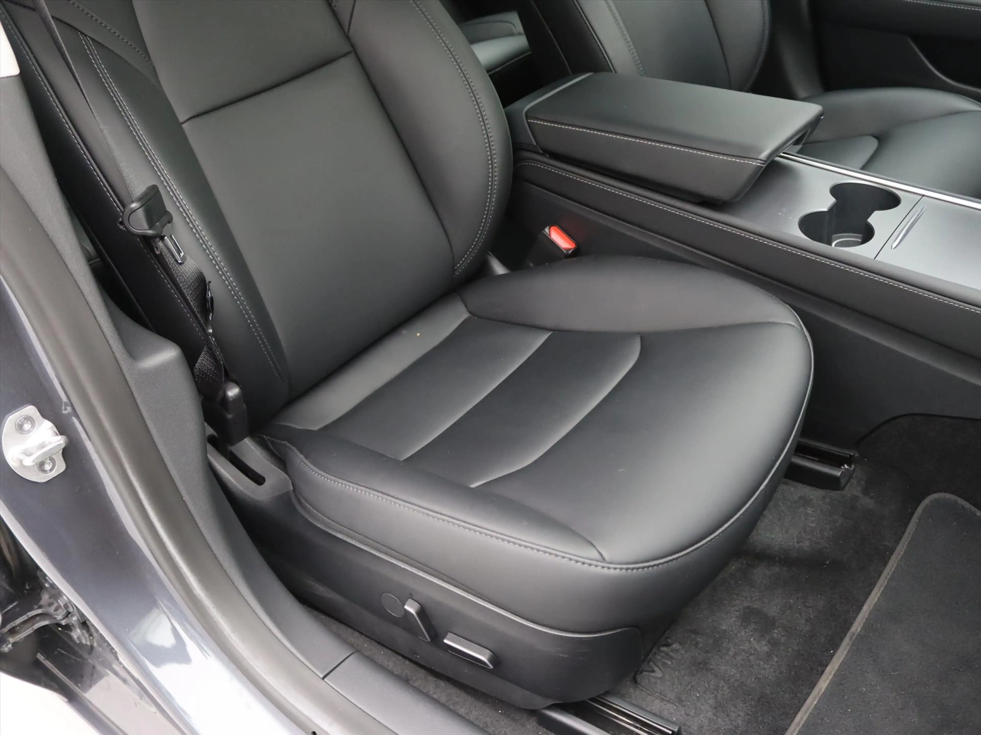 Tesla Model 3 Standard RWD Plus UPGRADE 95.7% SoH [ TREKHAAK+LFP — photo 17