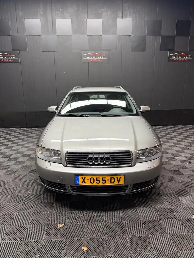 Audi A4 Avant 2.0 Pro Line | Leder | Xenon | Clima | Nieuw Grau - 2