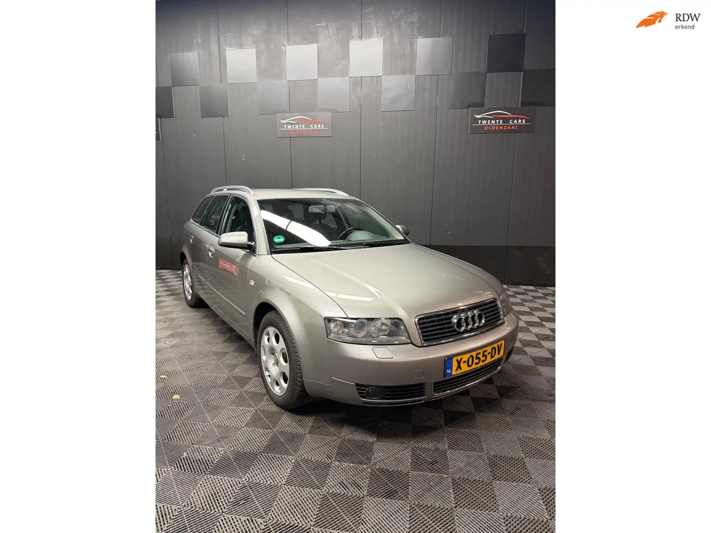 Audi A4 Avant 2.0 Pro Line | Leder | Xenon | Clima | Nieuw Grau - 1