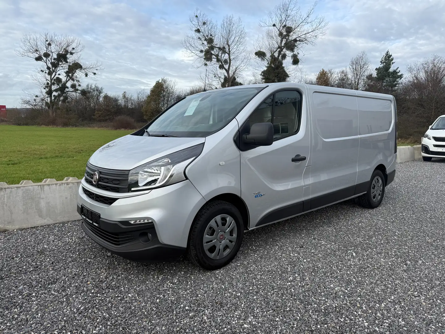 Renault Trafic 2.0L 145CH L2 *15.500eHTVA Cruise Attelage Clim* Gris - 2