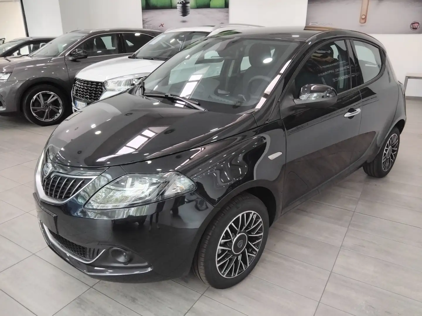 Lancia Ypsilon 1.0 Firefly Hybrid Gold Nero - 1