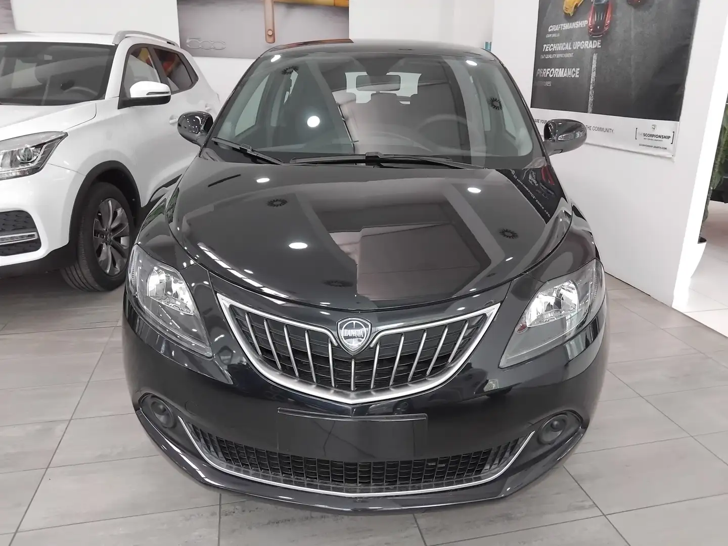 Lancia Ypsilon 1.0 Firefly Hybrid Gold Nero - 2
