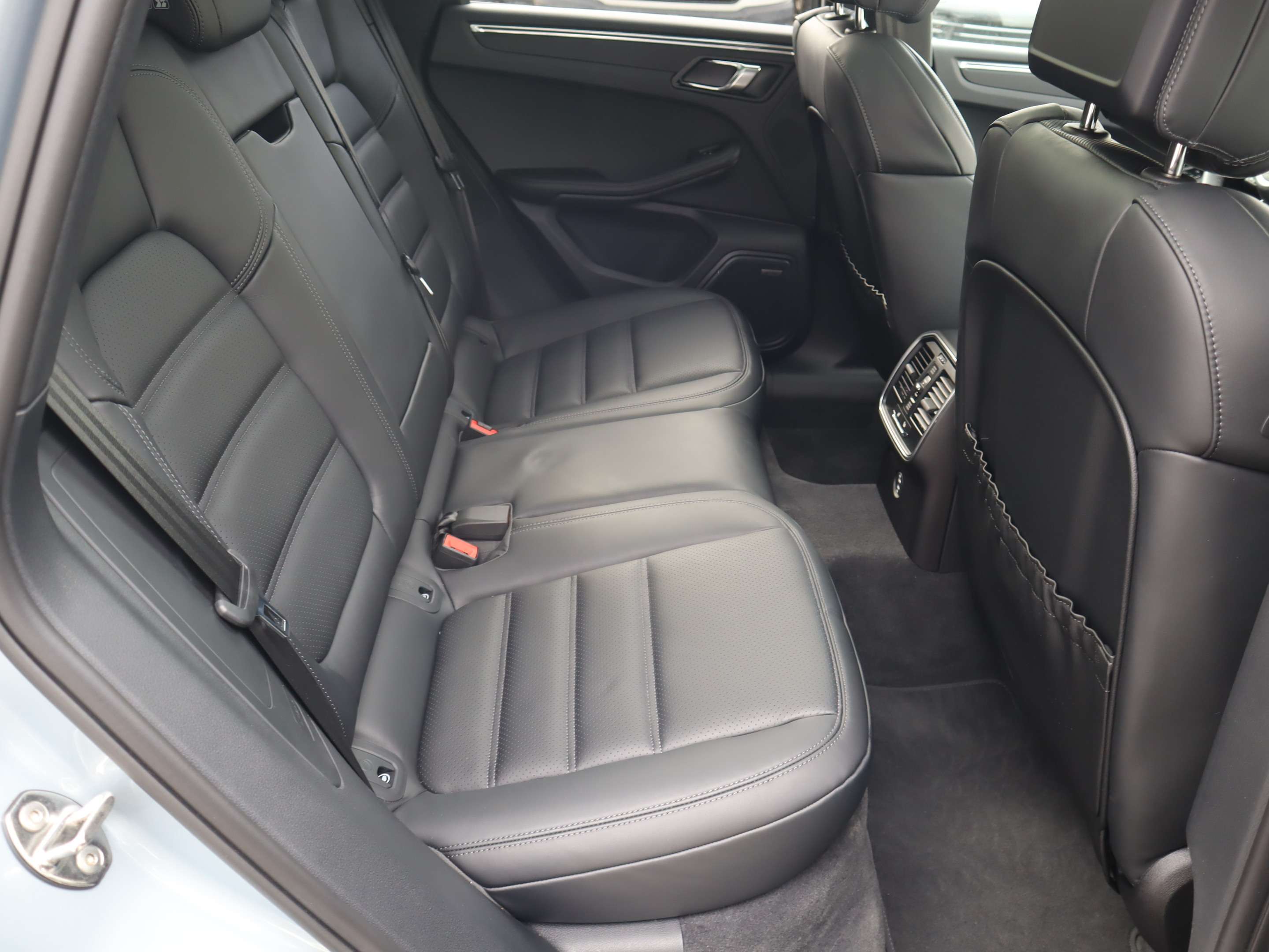 2025 Porsche Macan AWD thumb 27