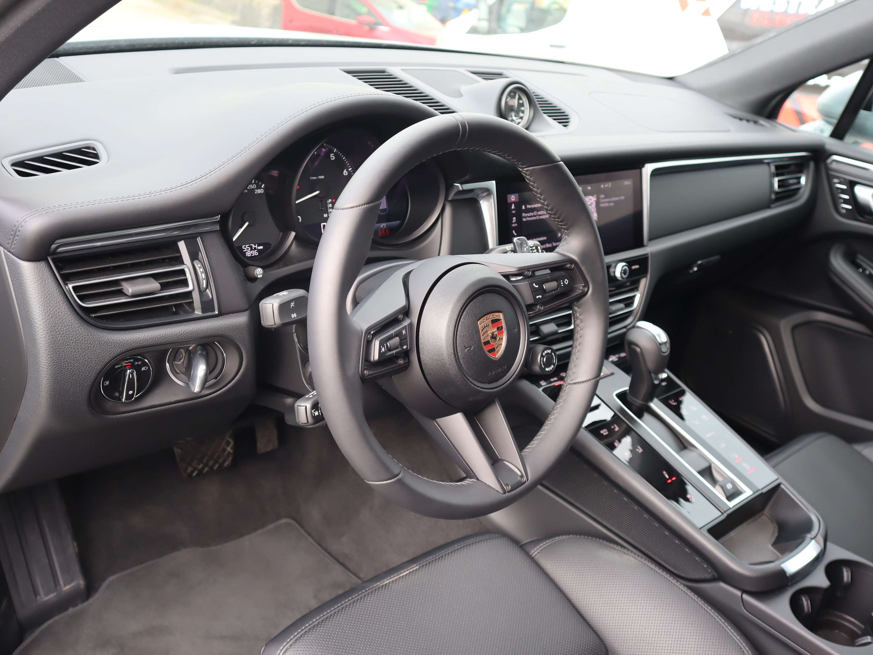 2025 Porsche Macan AWD thumb 12