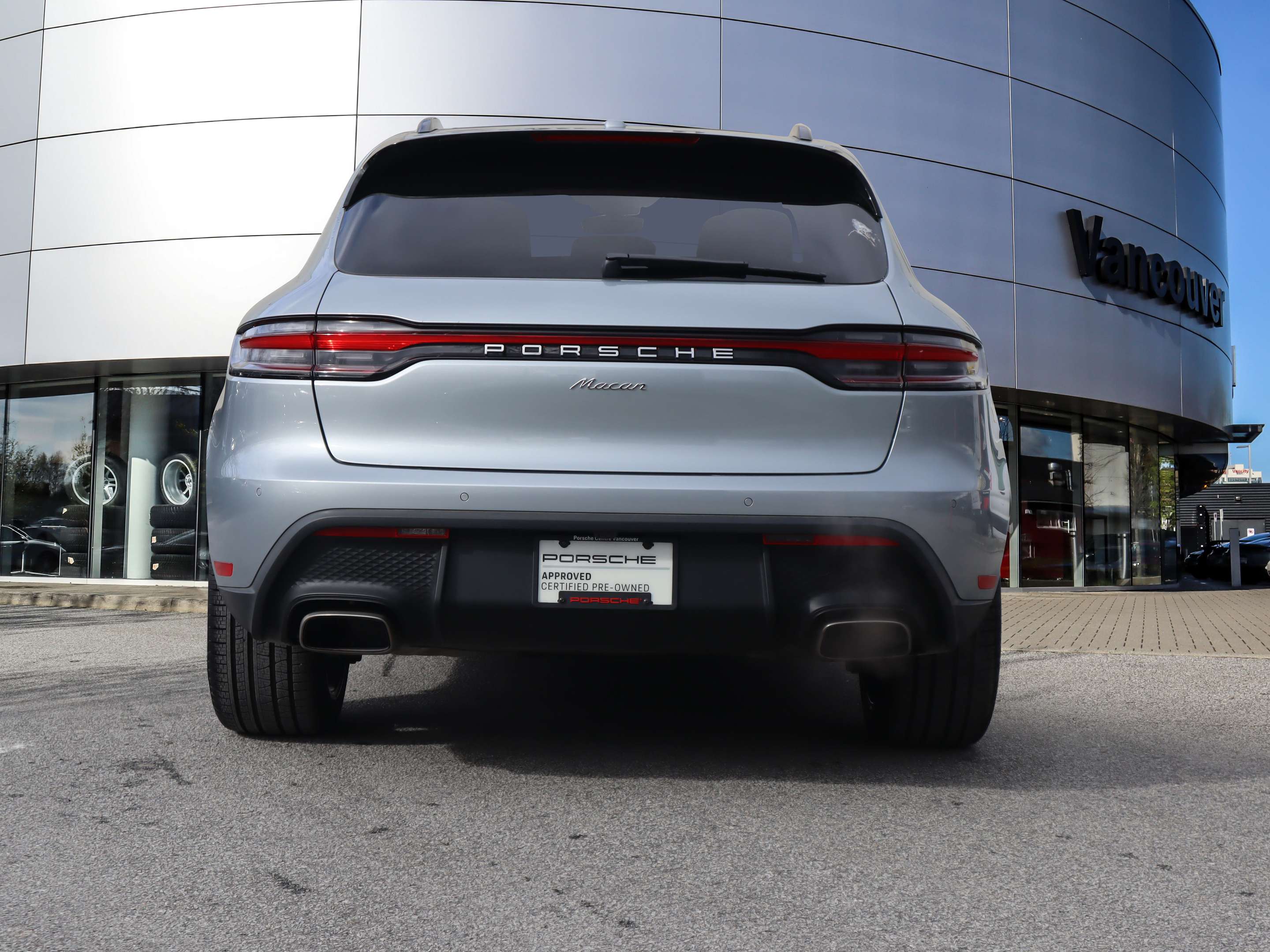 2025 Porsche Macan AWD alt 4