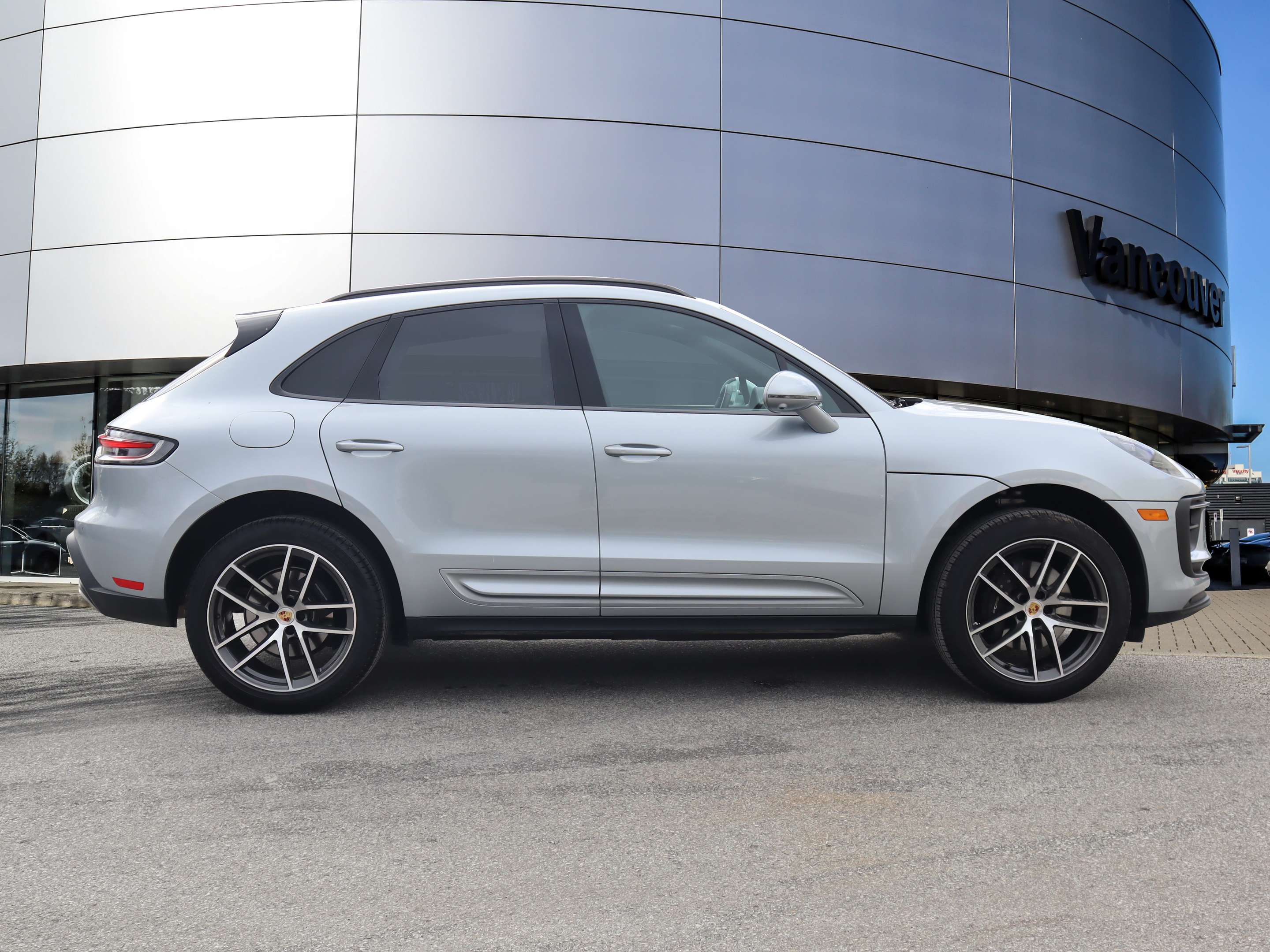 2025 Porsche Macan AWD thumb 6