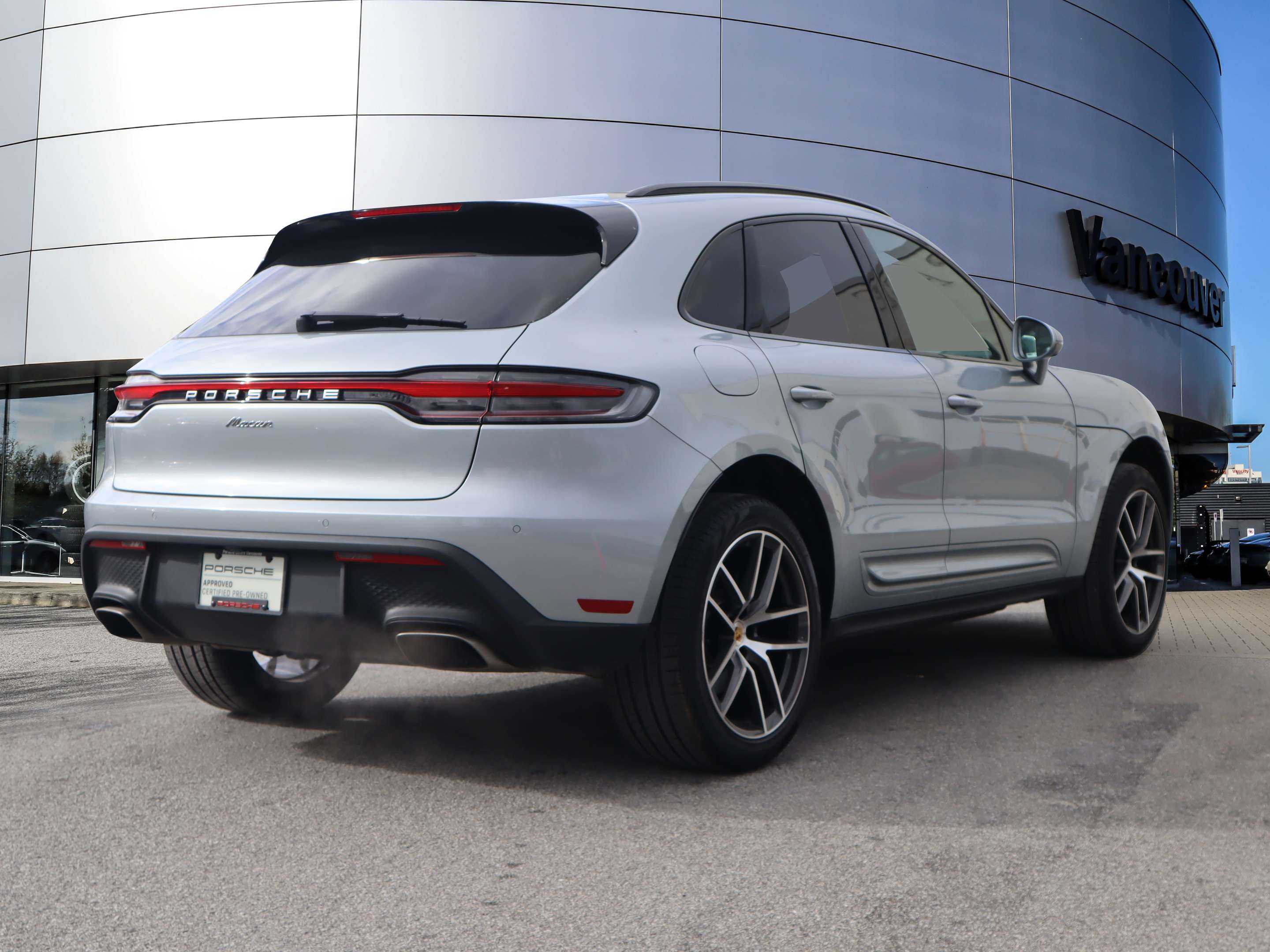 2025 Porsche Macan AWD alt 5