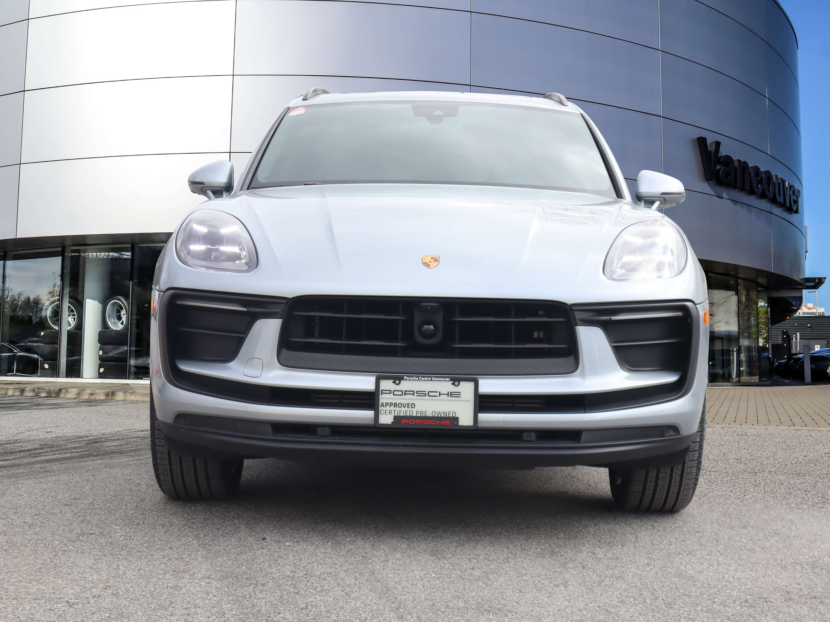 2025 Porsche Macan AWD thumb 8