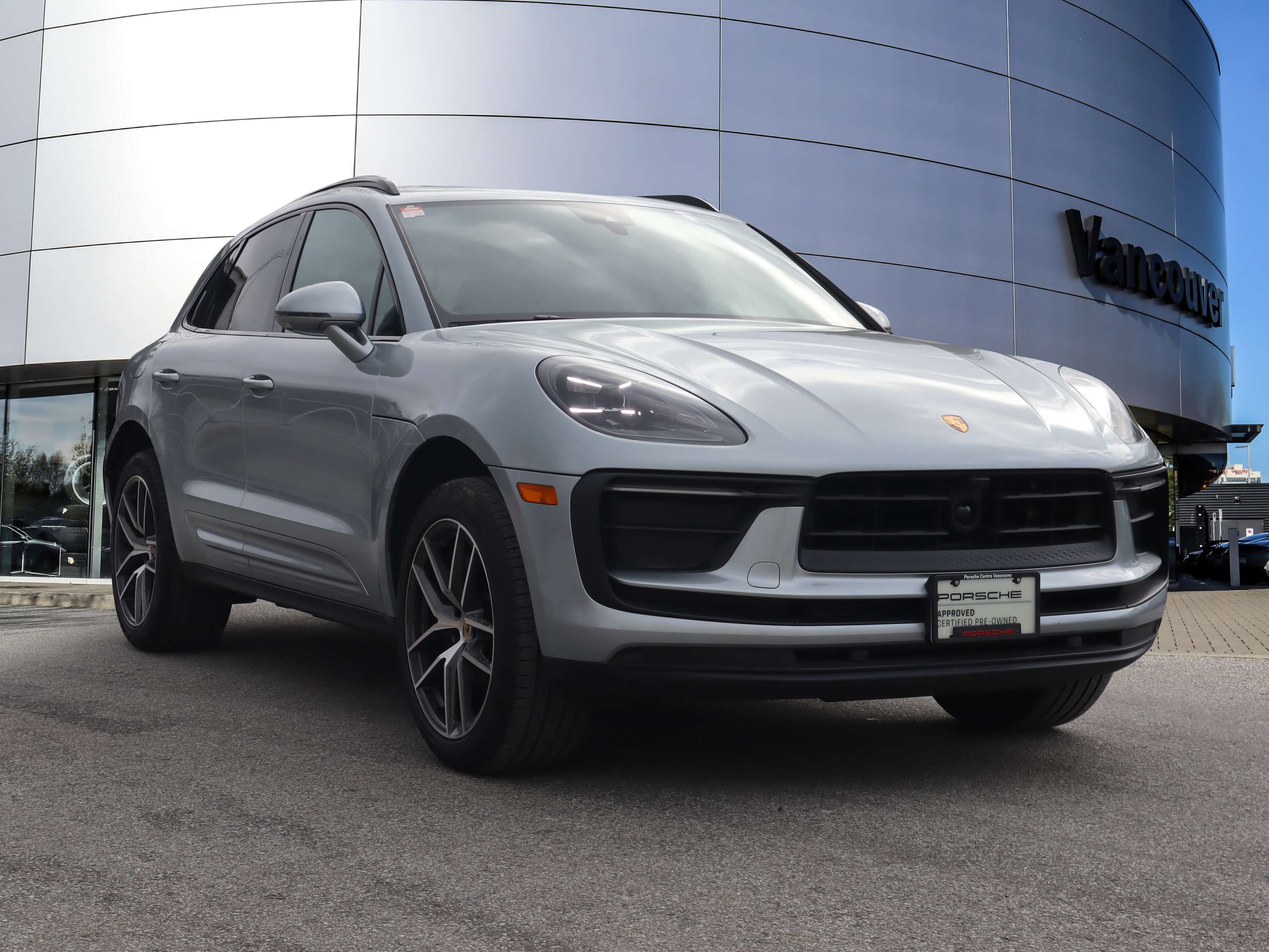 2025 Porsche Macan AWD thumb 7
