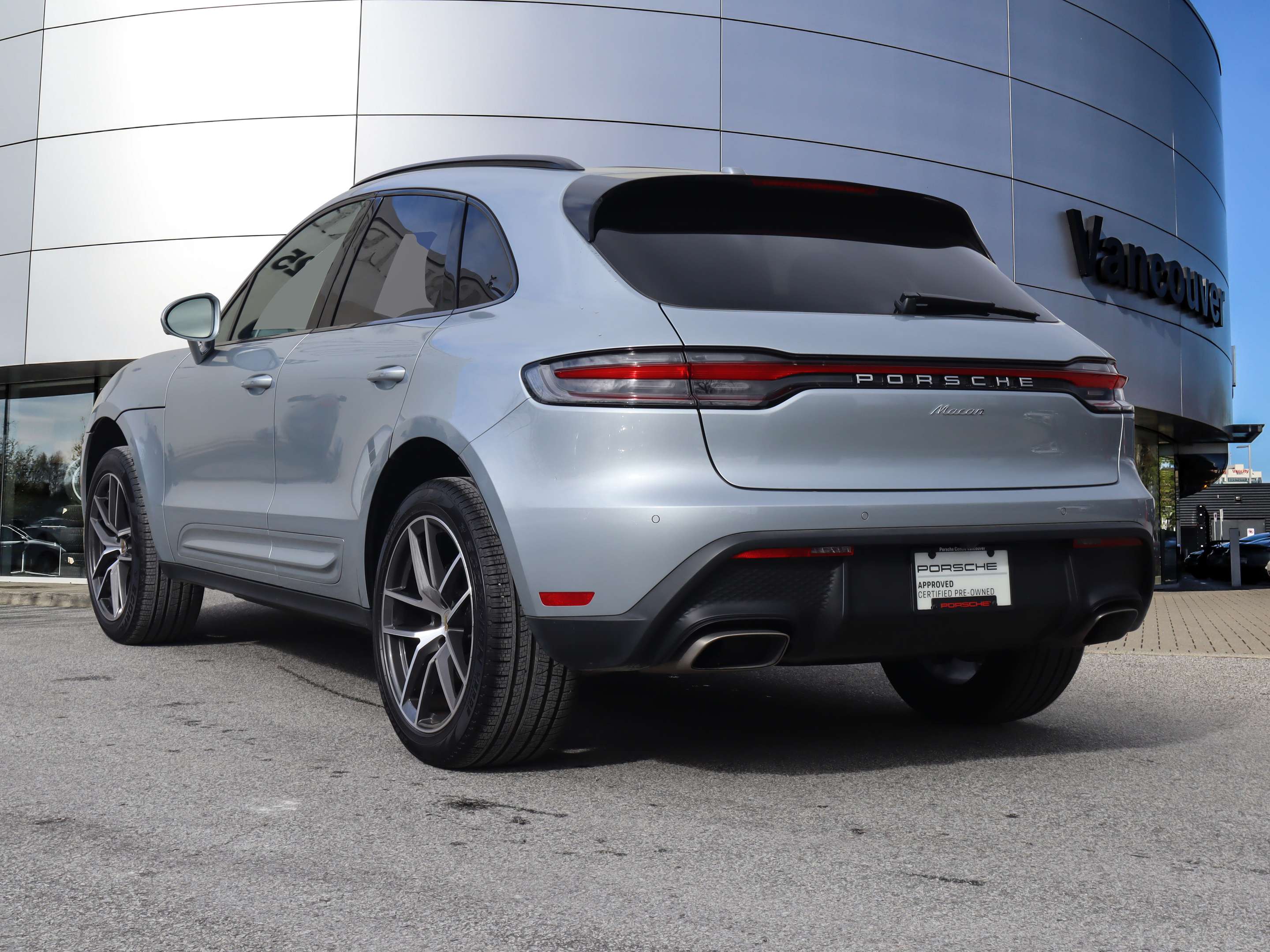 2025 Porsche Macan AWD alt 3
