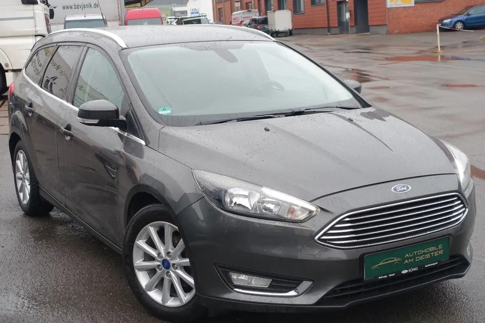 Ford Focus Turnier Titanium*LED*NAVI*SHZ*AHK*PDC*BFS+ Grau - 2