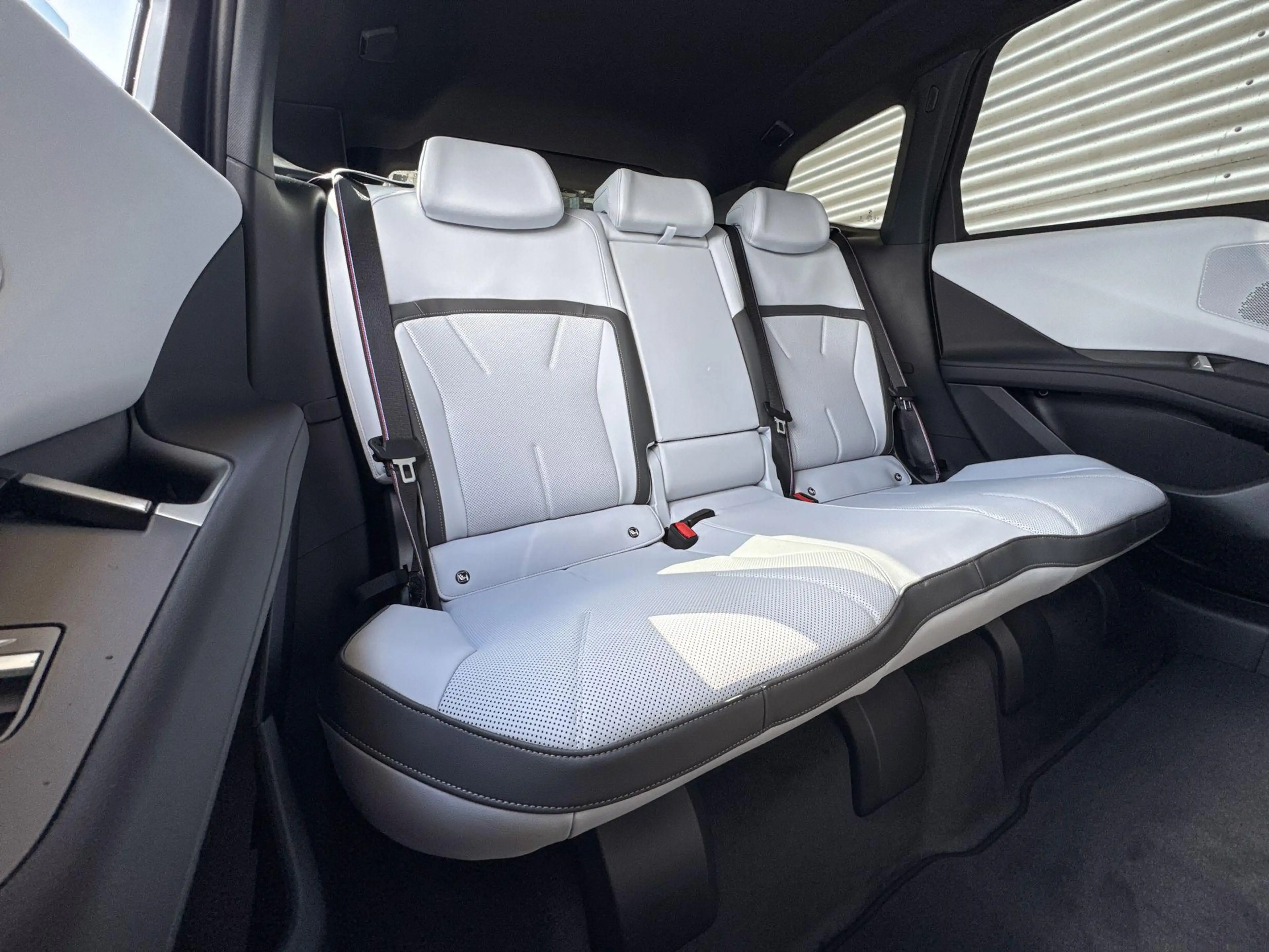 BMW iX3 40 eDrive 83 kWh — photo 8