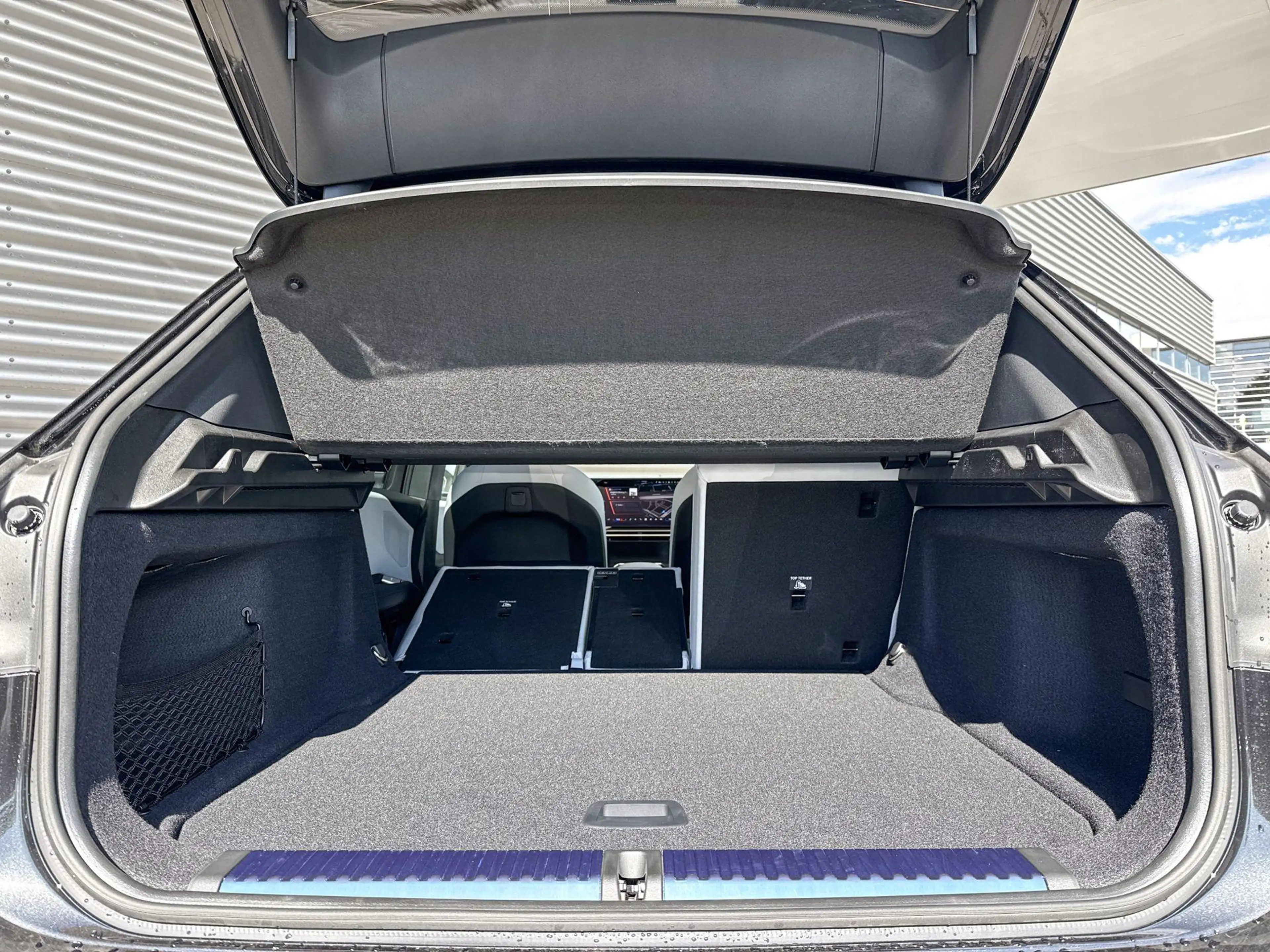 BMW iX3 40 eDrive 83 kWh — photo 11