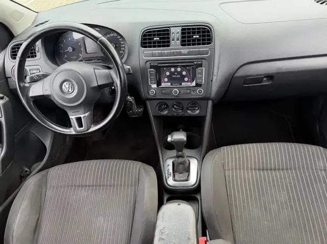 Volkswagen Polo view 9