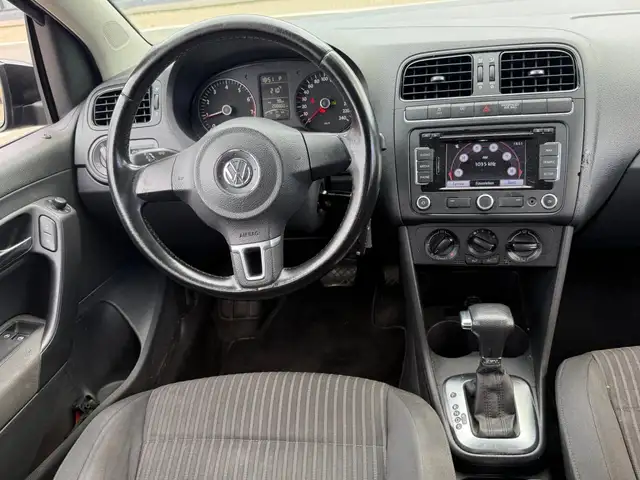 Volkswagen Polo view 2