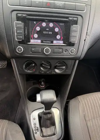 Volkswagen Polo view 3