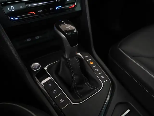 Volkswagen Tiguan view 12