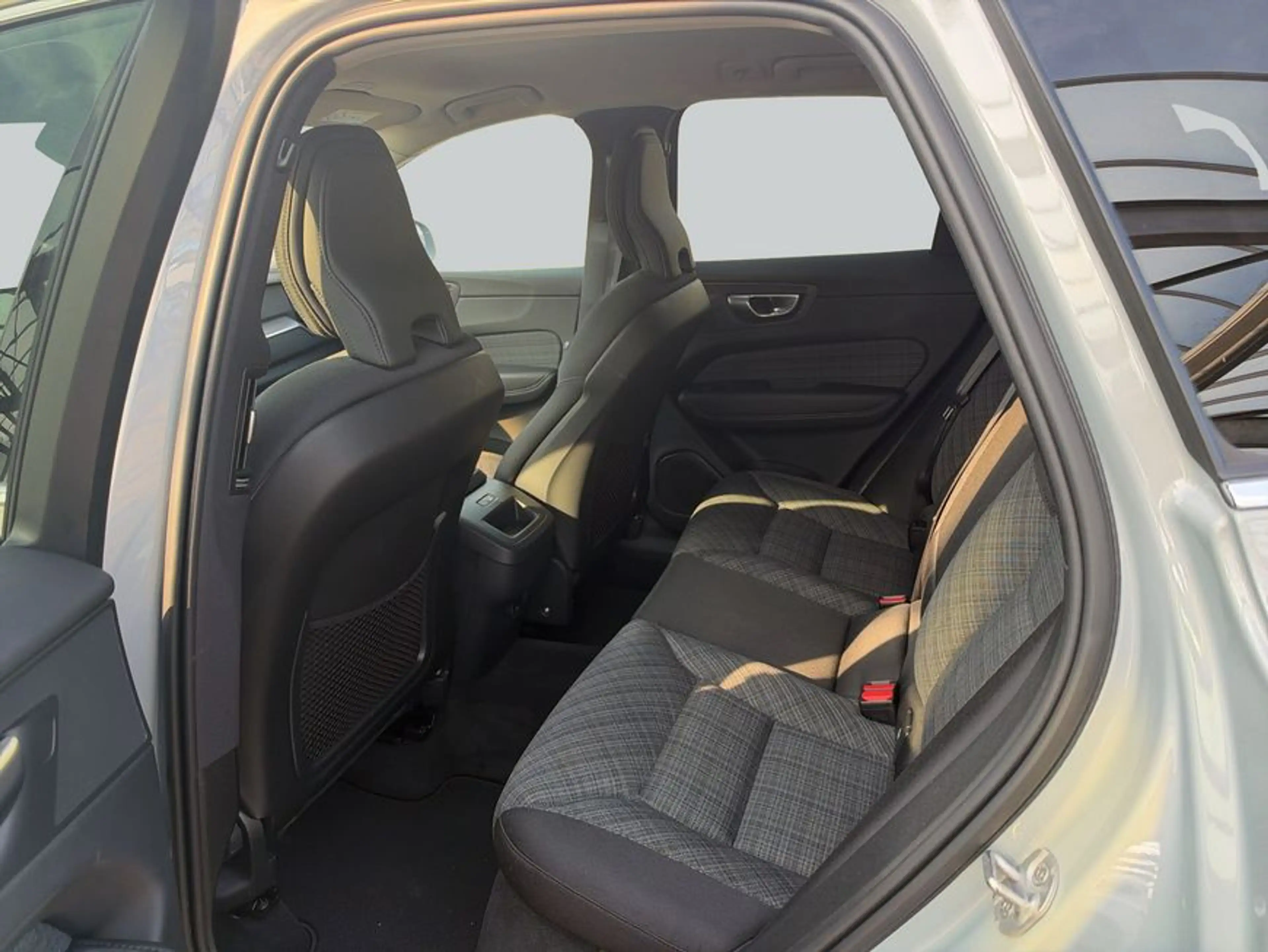 Volvo XC60 XC60 B4 D Core Sitzheiz Fahras&Winter-Pak — photo 11