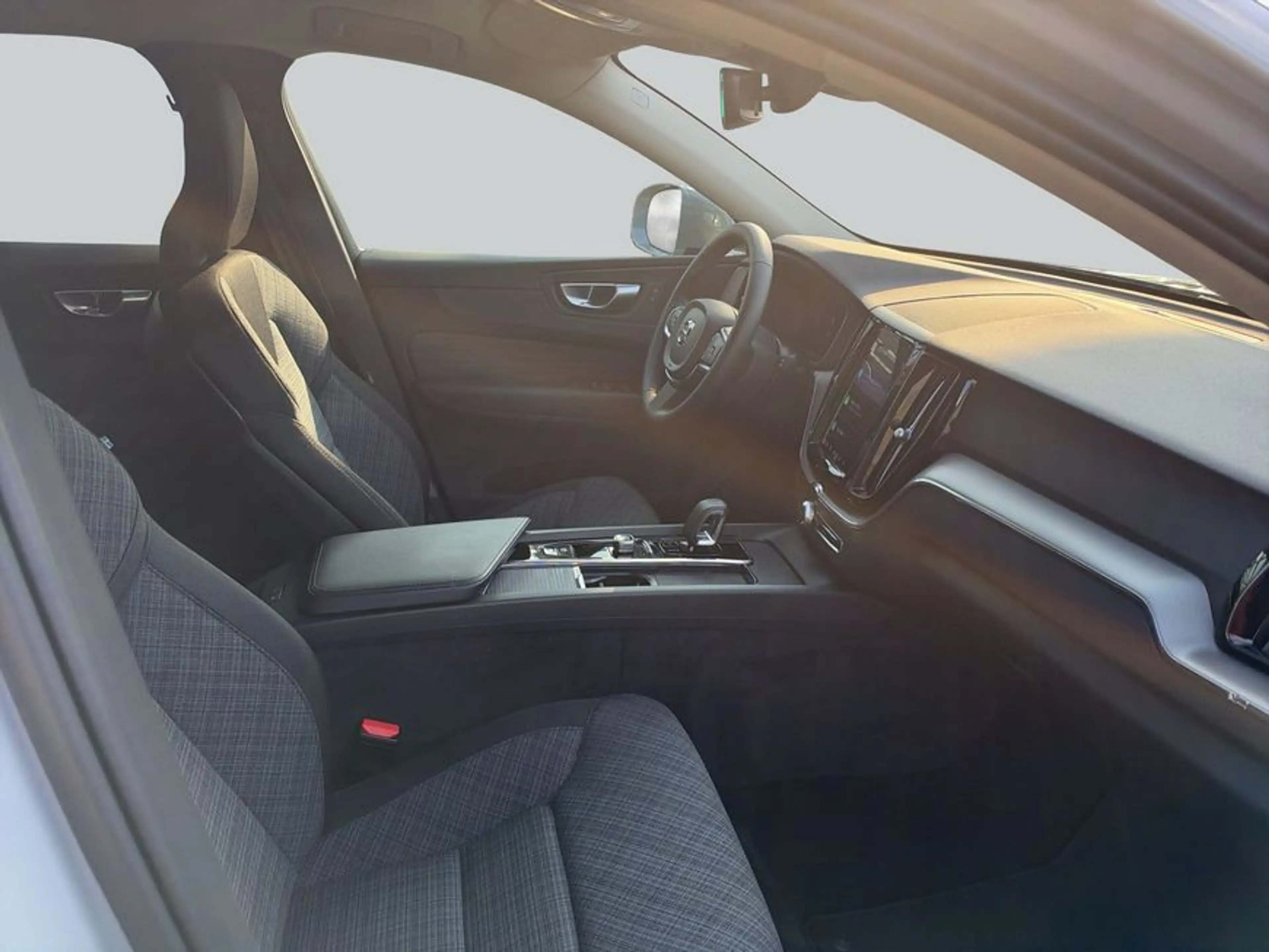 Volvo XC60 XC60 B4 D Core Sitzheiz Fahras&Winter-Pak — photo 12