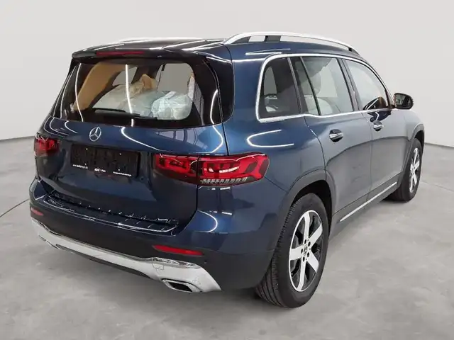 Mercedes-Benz GLB view 4