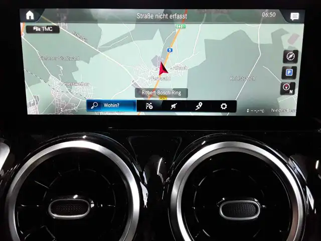 Mercedes-Benz GLB view 12
