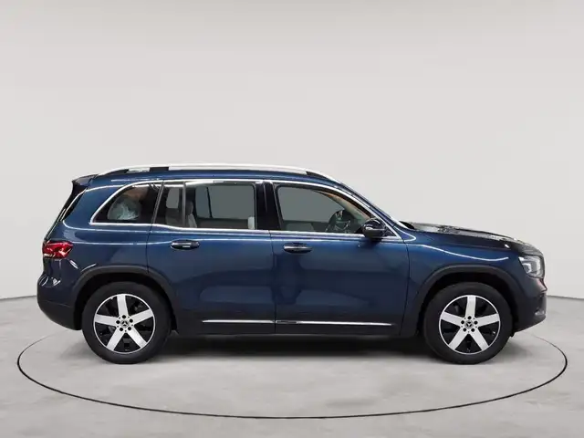 Mercedes-Benz GLB view 3