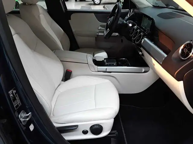 Mercedes-Benz GLB view 8