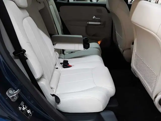 Mercedes-Benz GLB view 14