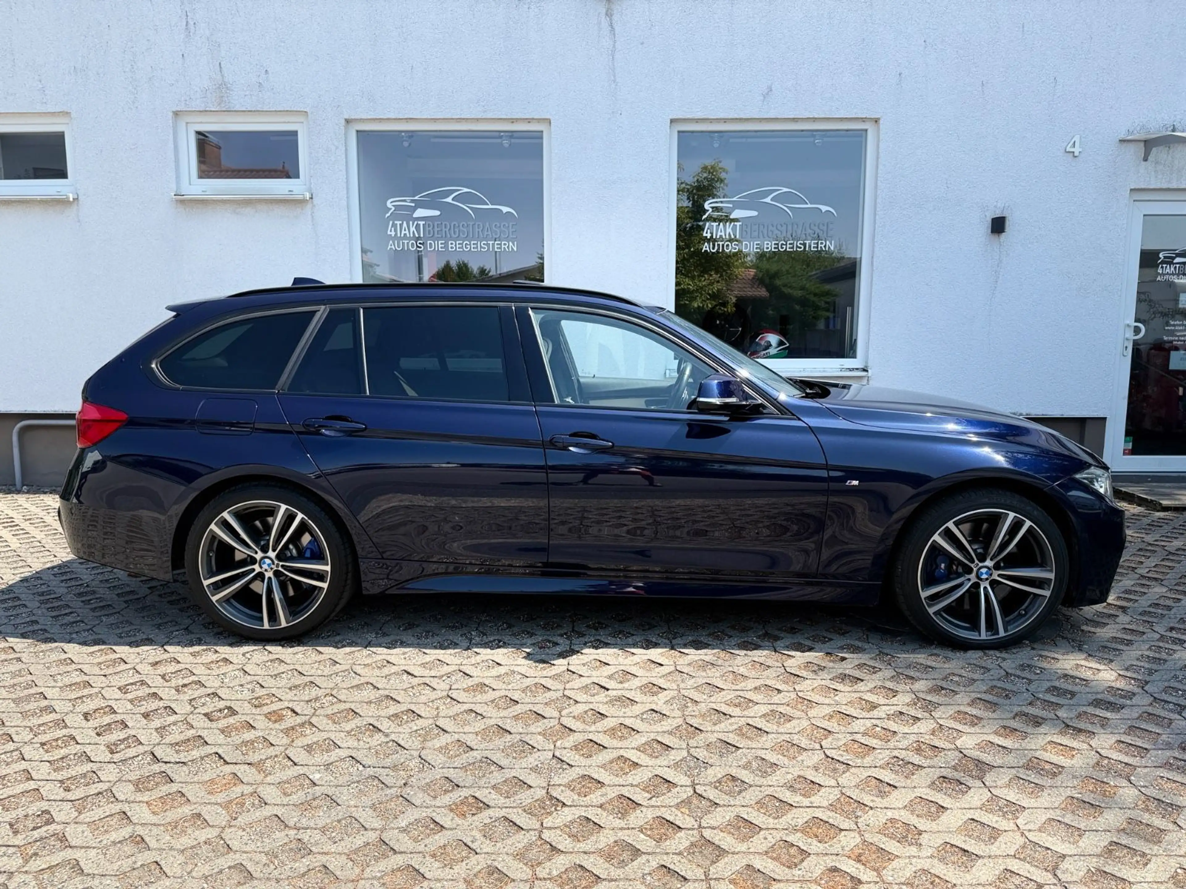 BMW 340 i xDrive Touring M-Paket Leder HUD h/k PANO — photo 6