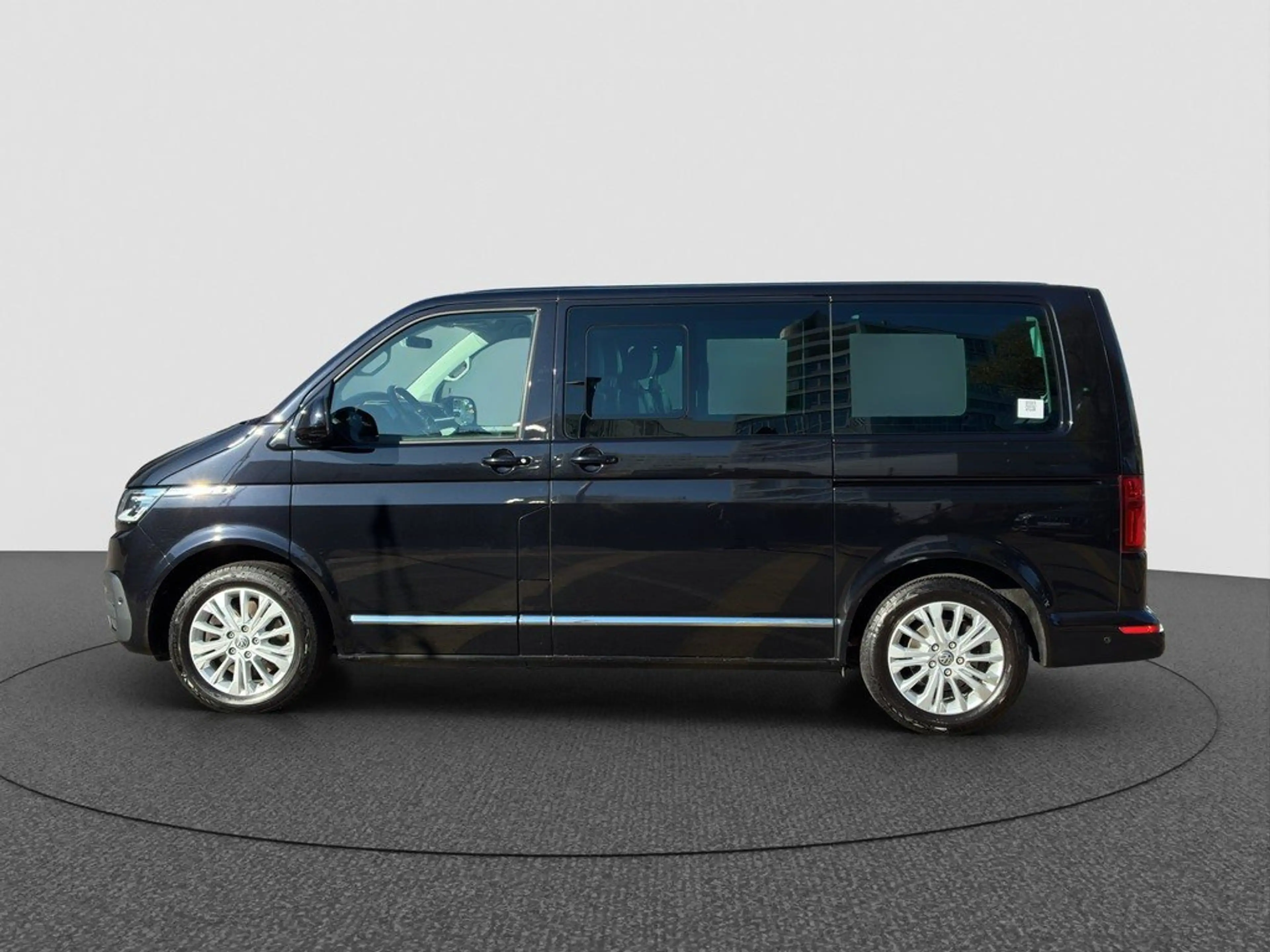 Volkswagen T6.1 Multivan Highline 2.0 TDI 4M DSG KR AHKNavi — photo 5