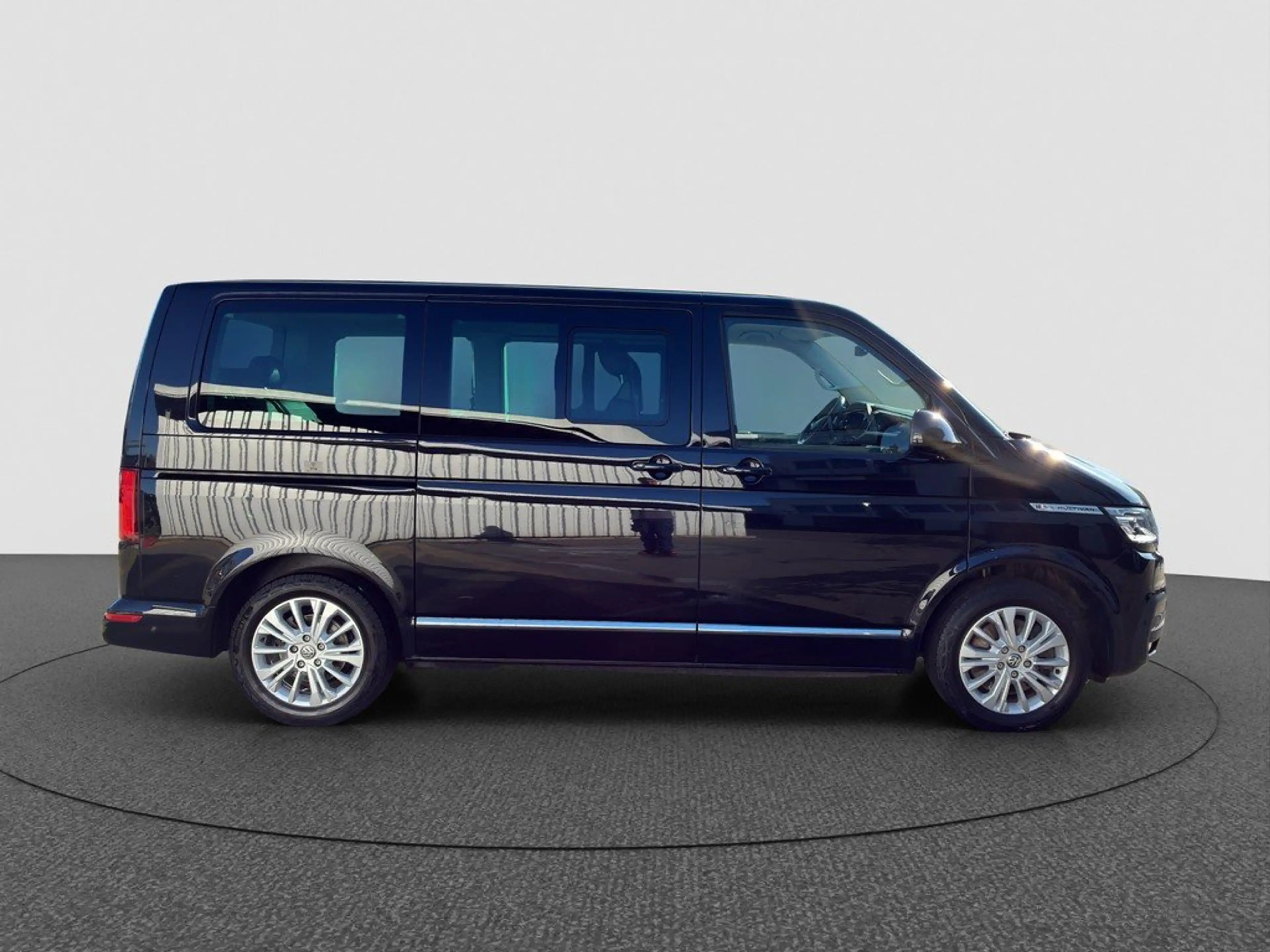 Volkswagen T6.1 Multivan Highline 2.0 TDI 4M DSG KR AHKNavi — photo 6