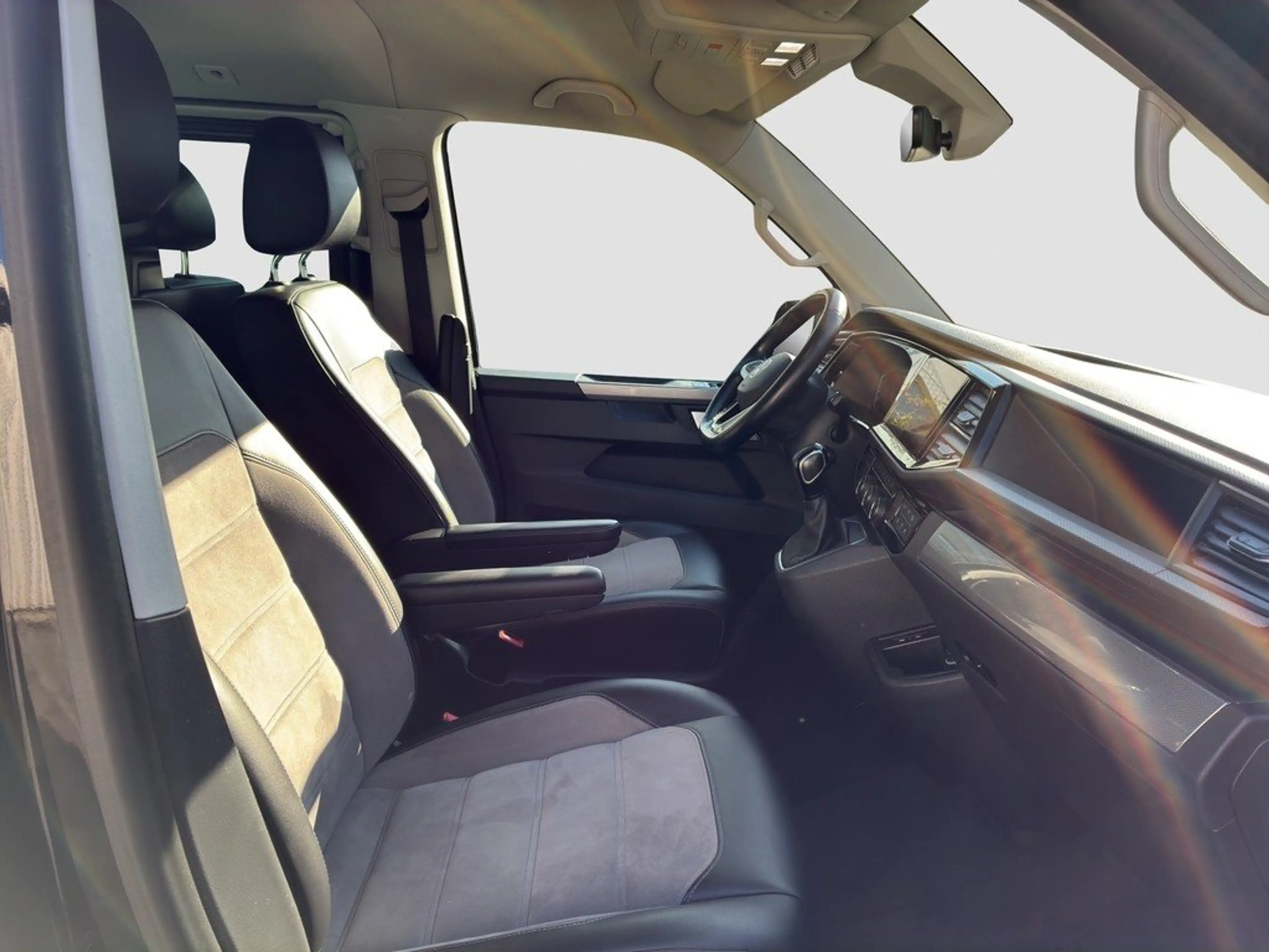 Volkswagen T6.1 Multivan Highline 2.0 TDI 4M DSG KR AHKNavi — photo 9