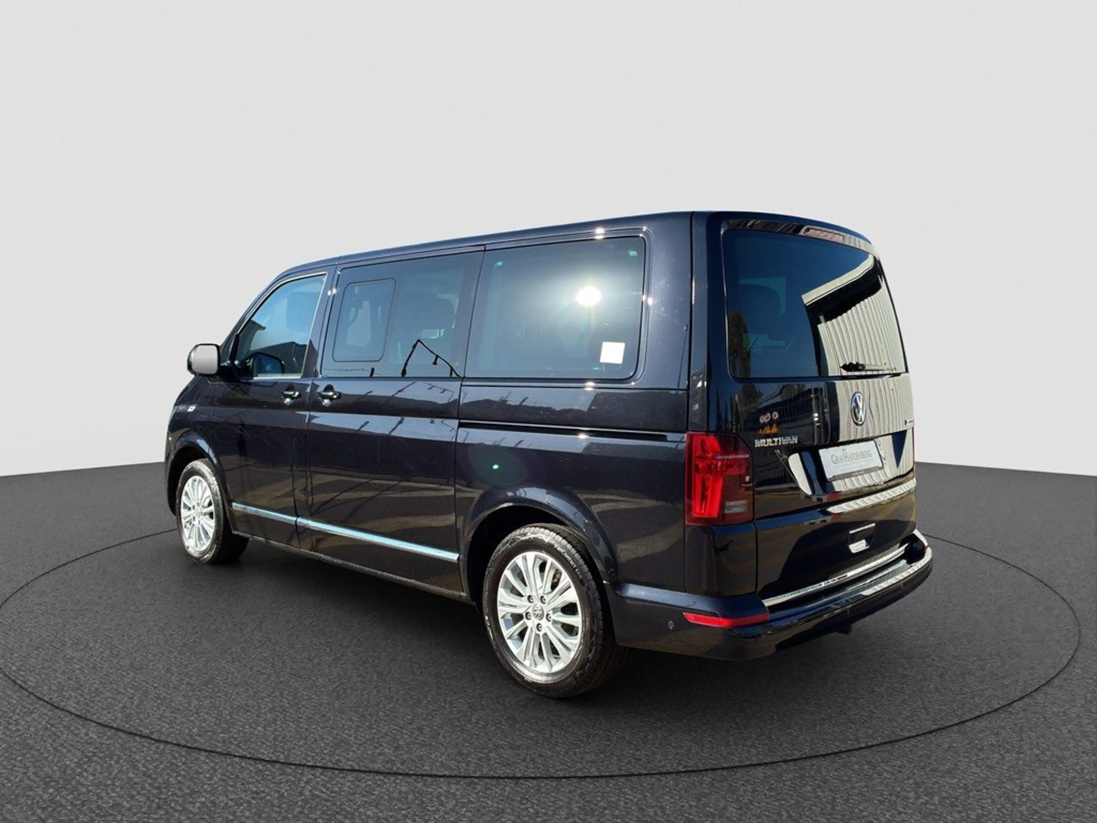 Volkswagen T6.1 Multivan Highline 2.0 TDI 4M DSG KR AHKNavi — photo 8