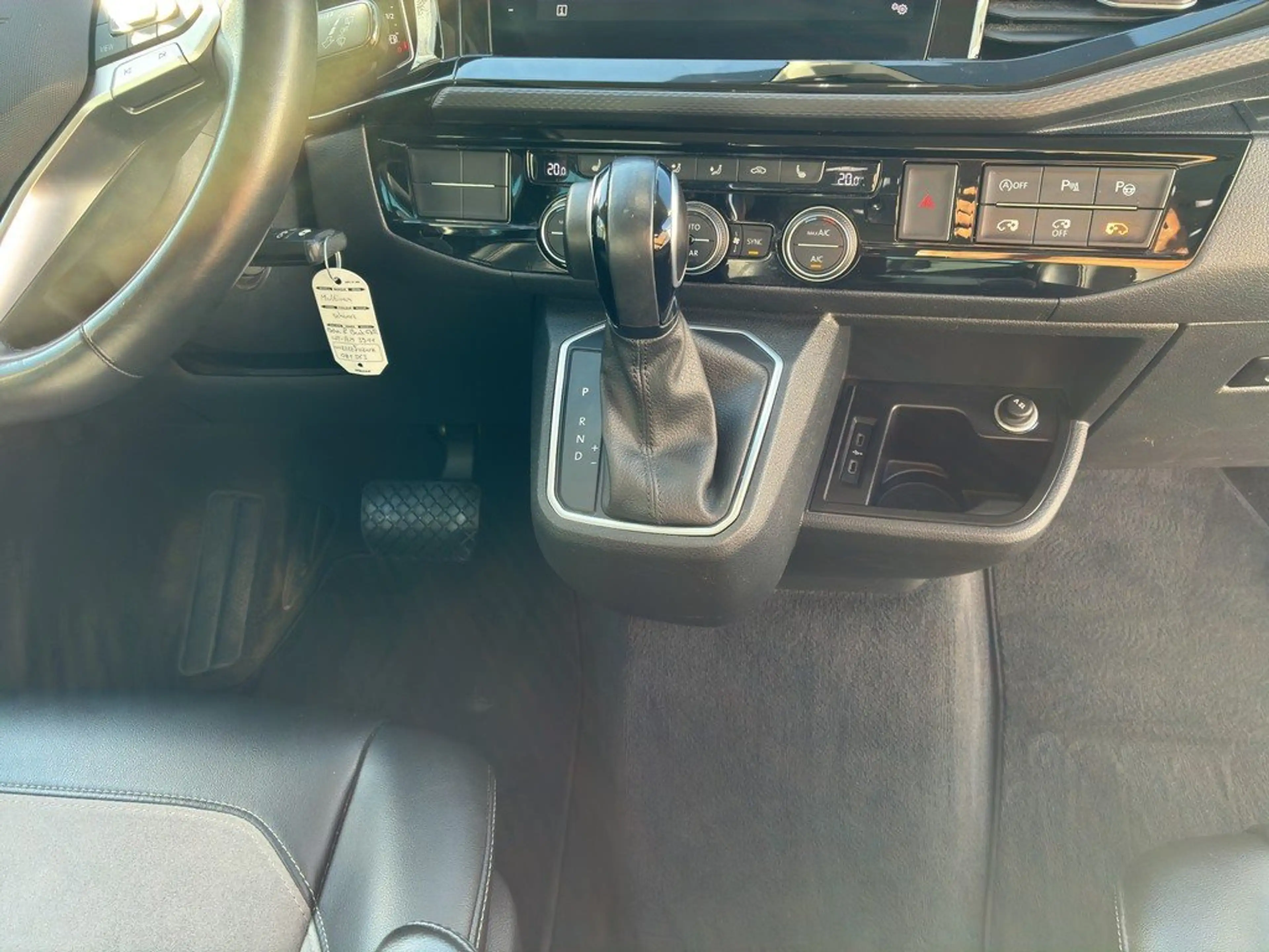 Volkswagen T6.1 Multivan Highline 2.0 TDI 4M DSG KR AHKNavi — photo 14