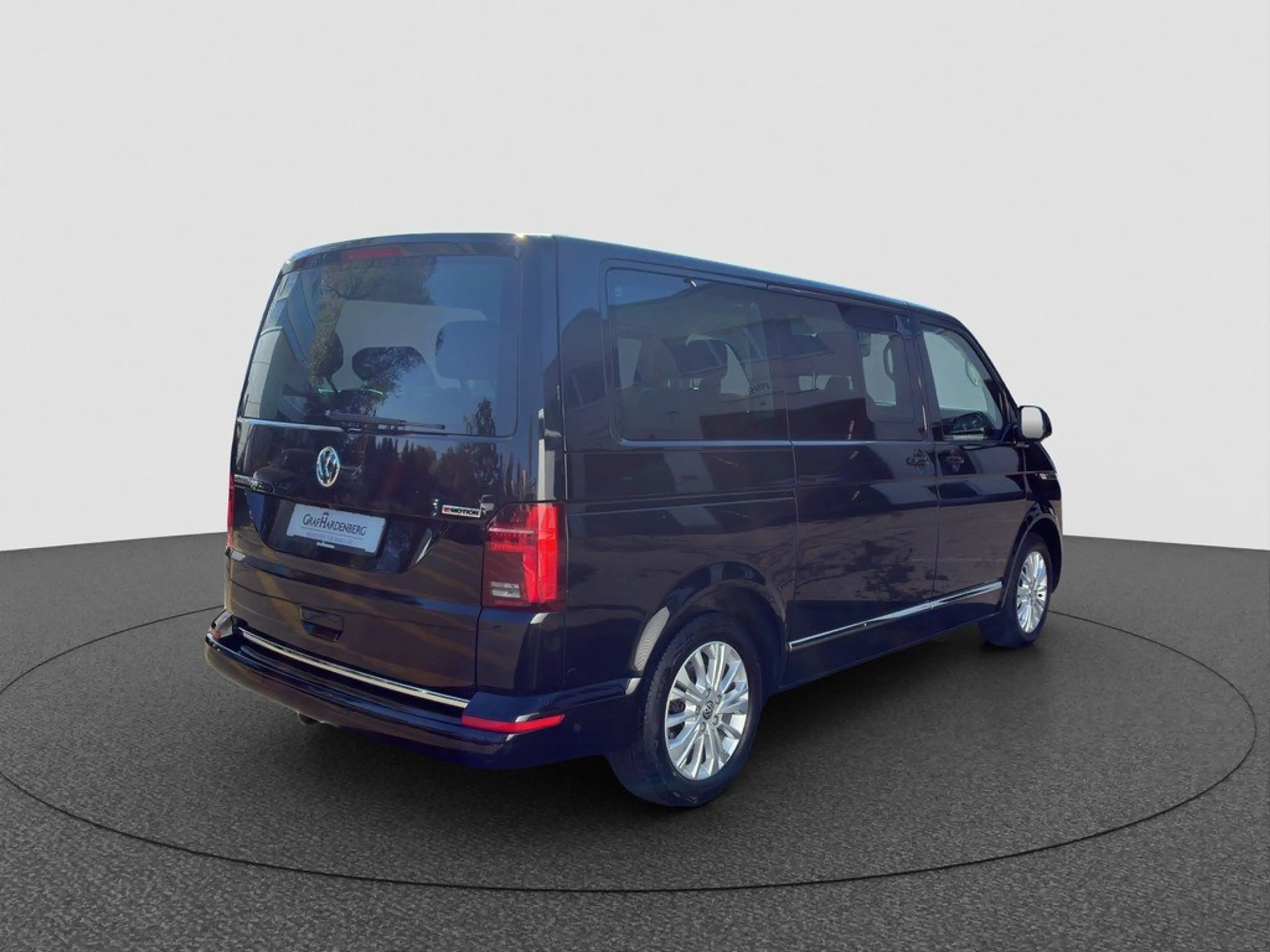 Volkswagen T6.1 Multivan Highline 2.0 TDI 4M DSG KR AHKNavi — photo 2