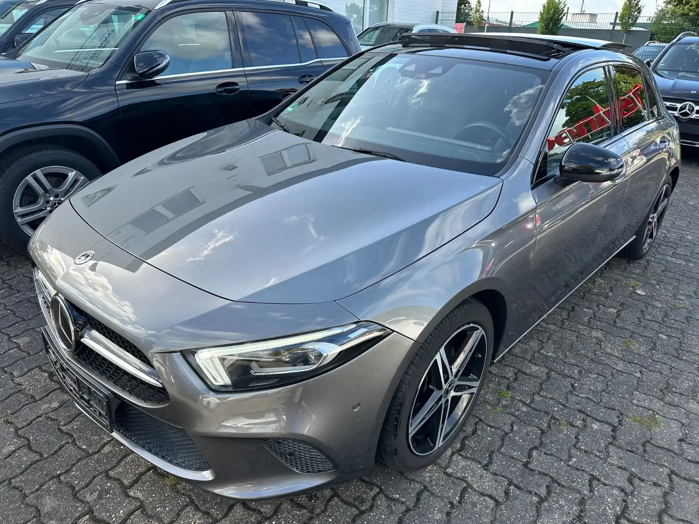 Mercedes-Benz A 200 d DCT Progressive Pano Distro AHK Night P Gris - 1
