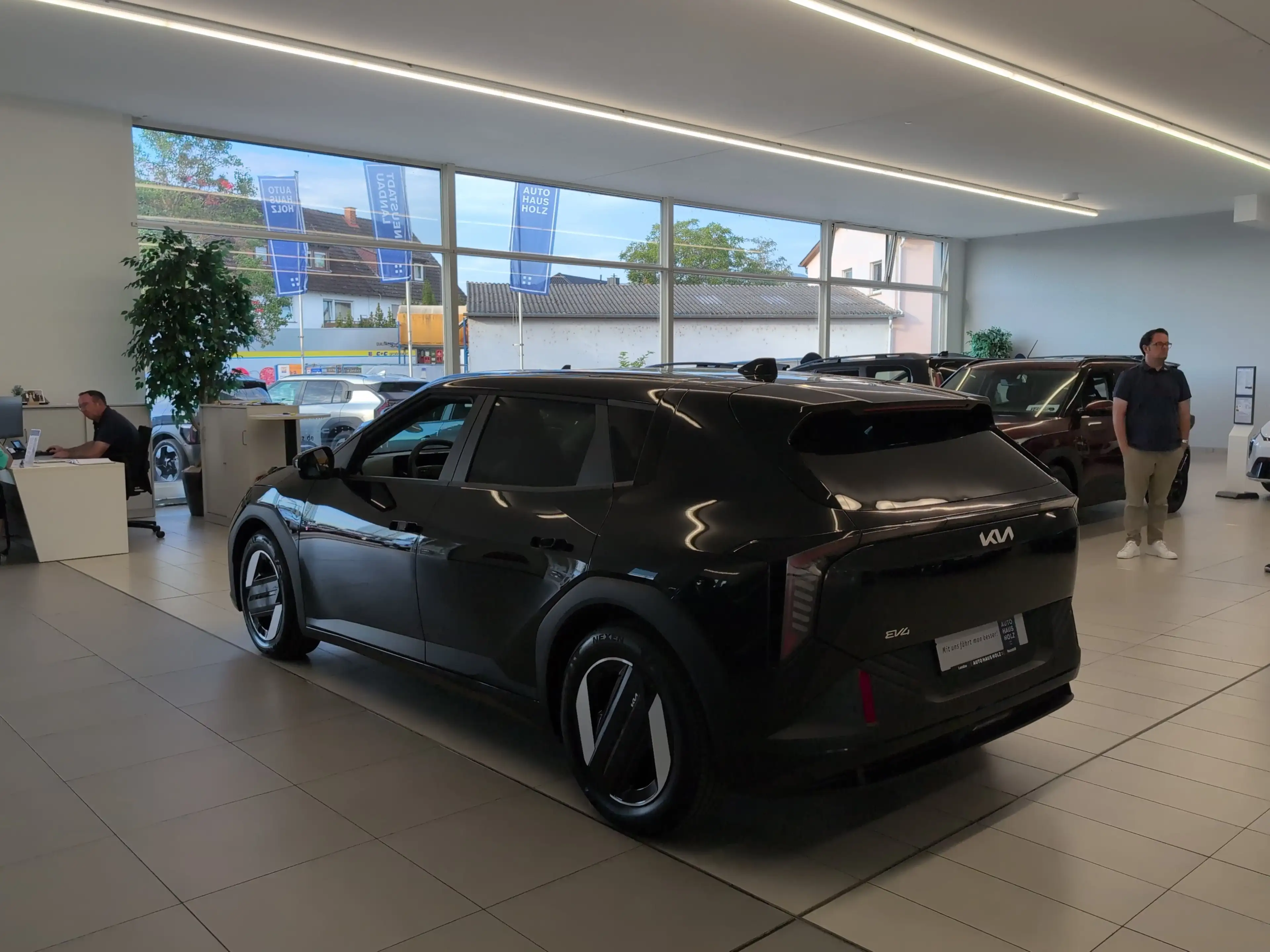 Kia EV4 Earth 81.4-kWh FWD Upgrade Technology — photo 2