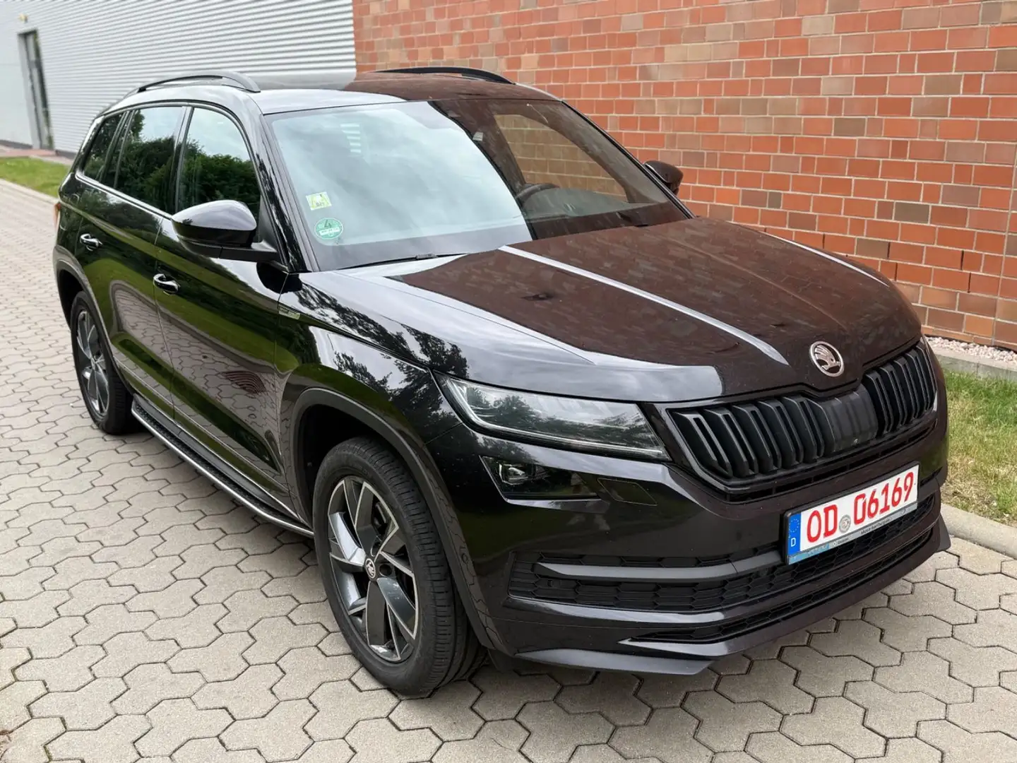 Skoda Kodiaq Sportline 4x4-LED-PANO-AHK-APP-STANDH.-19 Nero - 1
