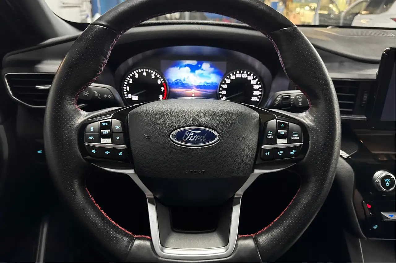 Ford Explorer снимка Ford Explorer