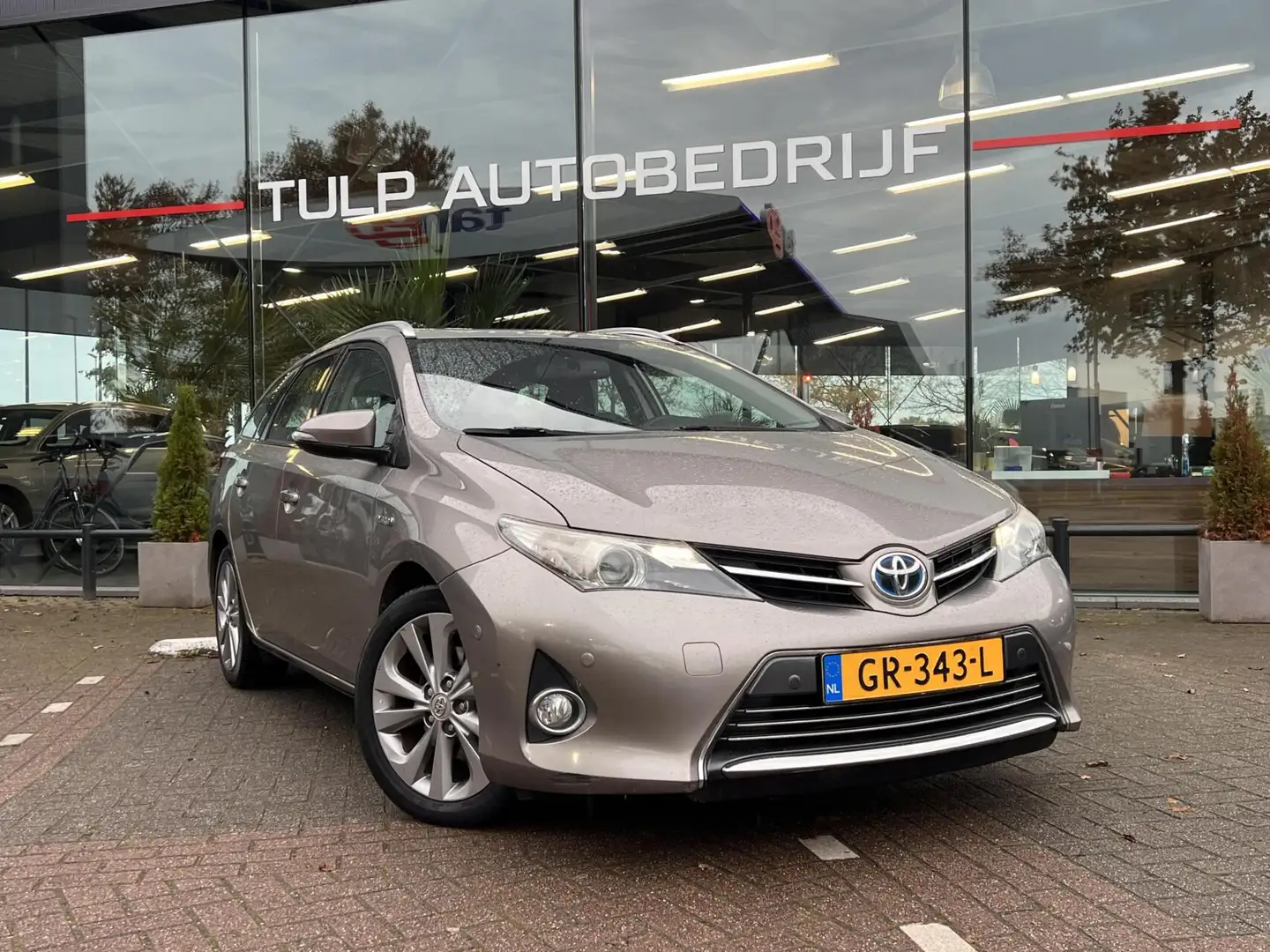 Toyota Auris Touring Sports 1.8 Hybrid Executive Bruin - 2