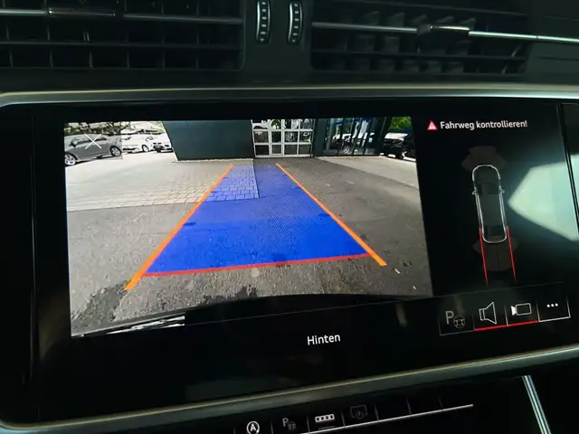 Audi A6 view 13