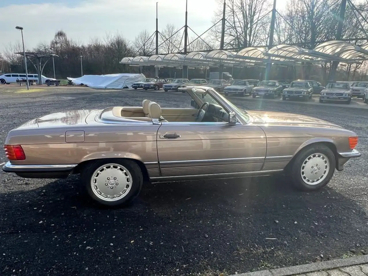 Mercedes-Benz SL 560 Impala / Beige, foto 3
