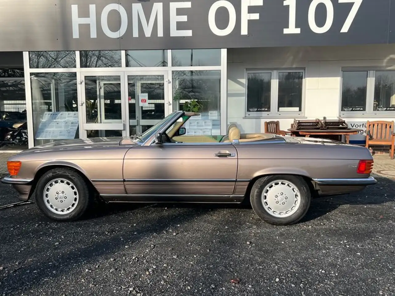 Mercedes-Benz SL 560 Impala / Beige, foto 1
