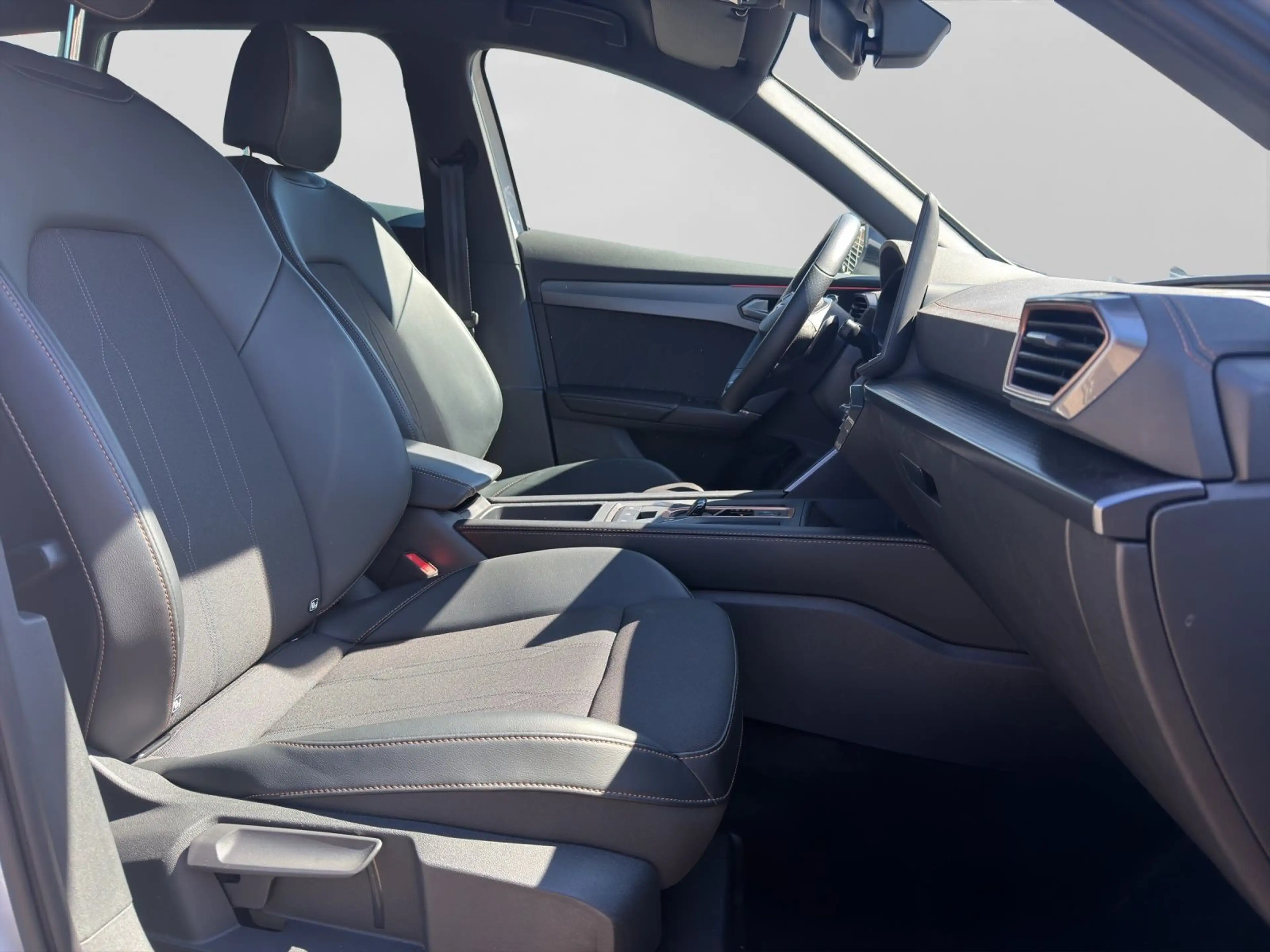 CUPRA Formentor 1.5 eTSI DSG NAVI ACC PARKLENK SITZH — photo 4