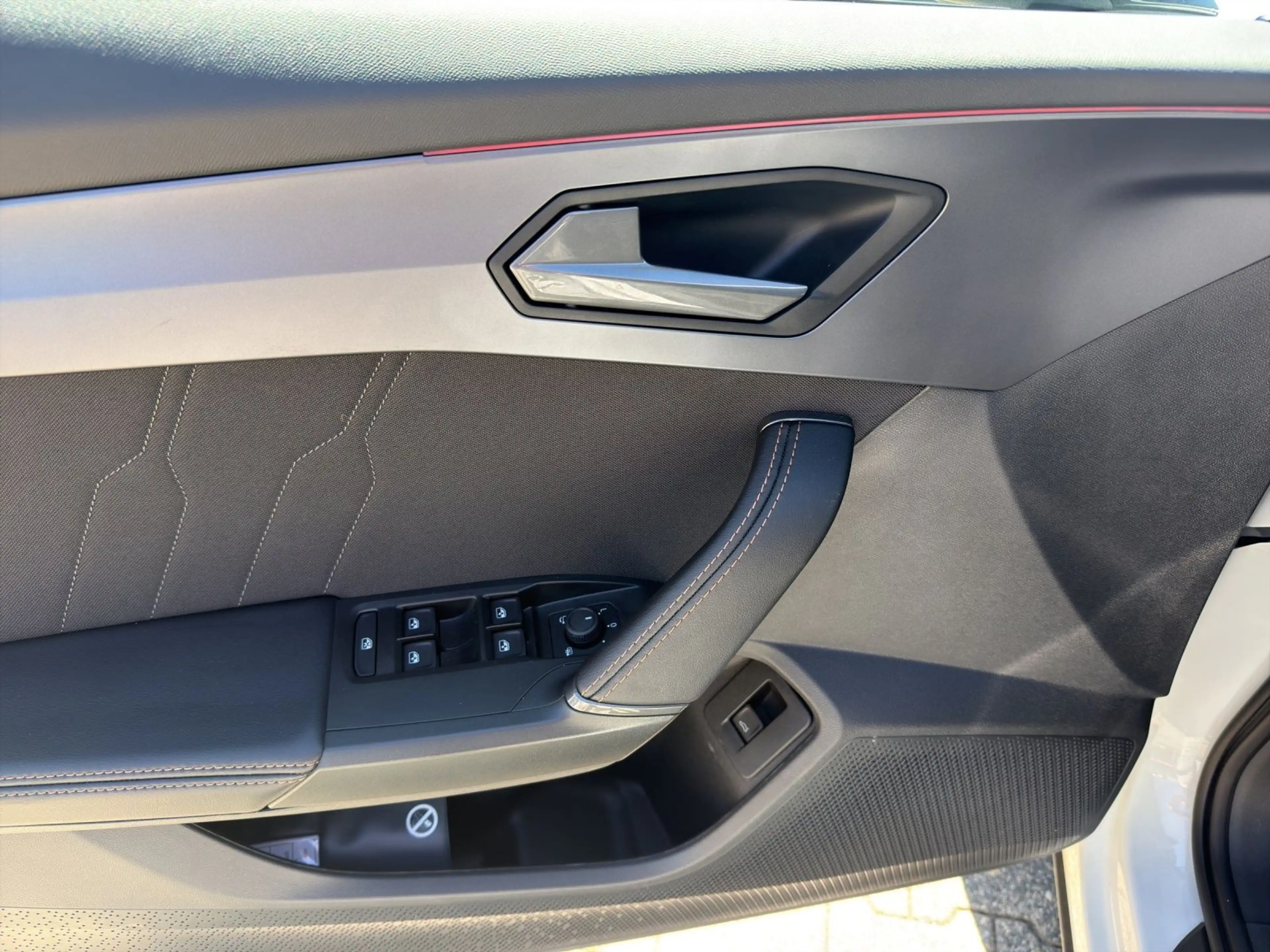 CUPRA Formentor 1.5 eTSI DSG NAVI ACC PARKLENK SITZH — photo 8