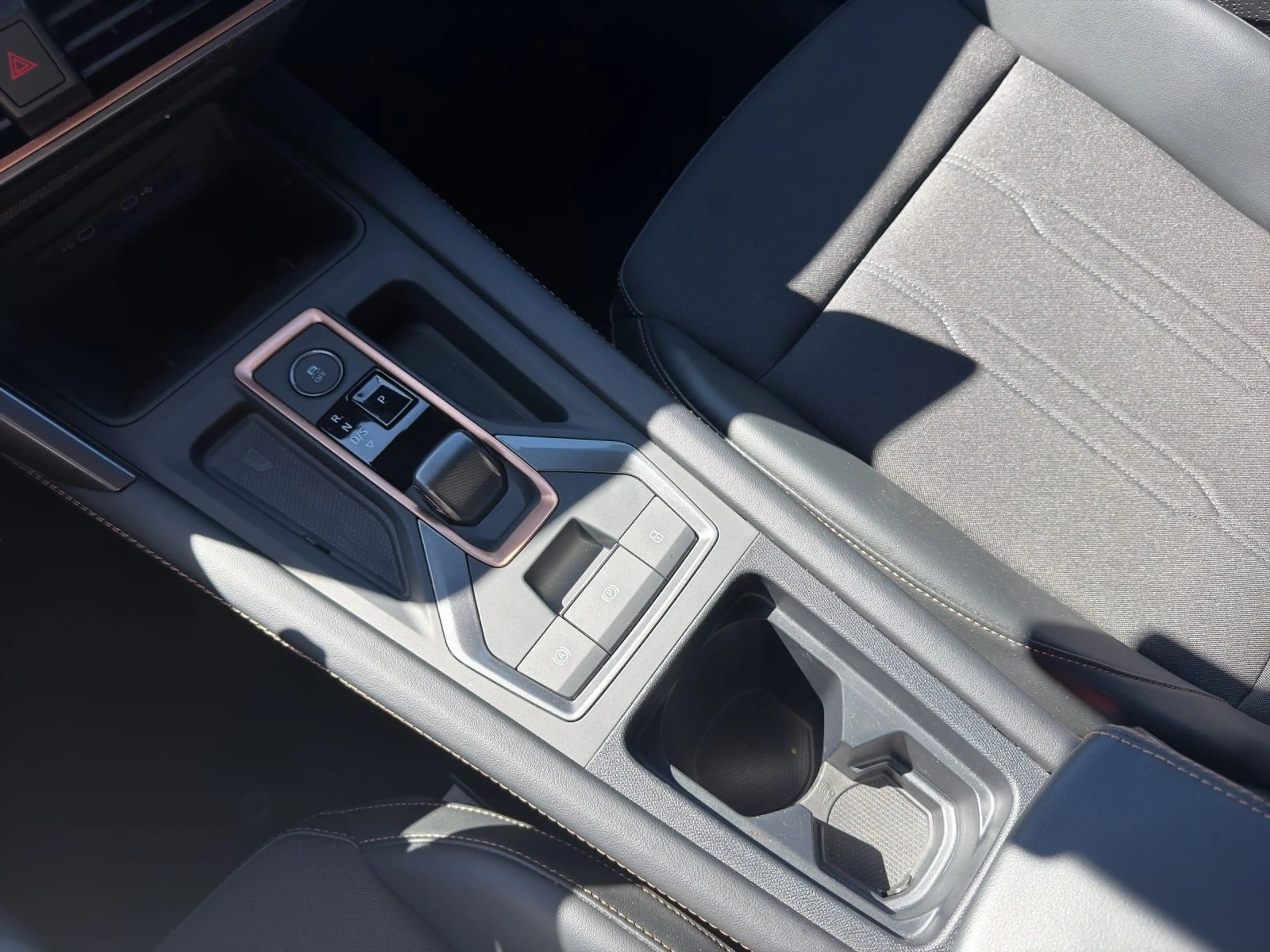 CUPRA Formentor 1.5 eTSI DSG NAVI ACC PARKLENK SITZH — photo 11