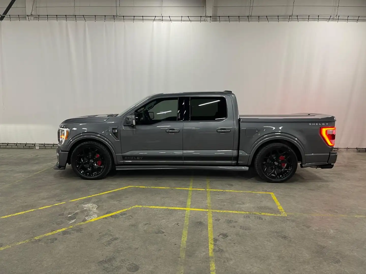 Ford F 150 SHELBY SUPERSNAKE  V8 5.0L SUPERCHARGED Grau - 2