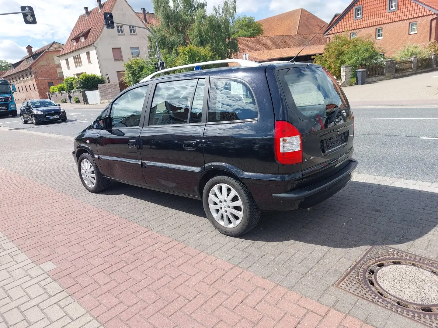 Opel Zafira 1.8 TUV/1.2026 12 Monate Garantie Auf Wunsch Schwarz - 1